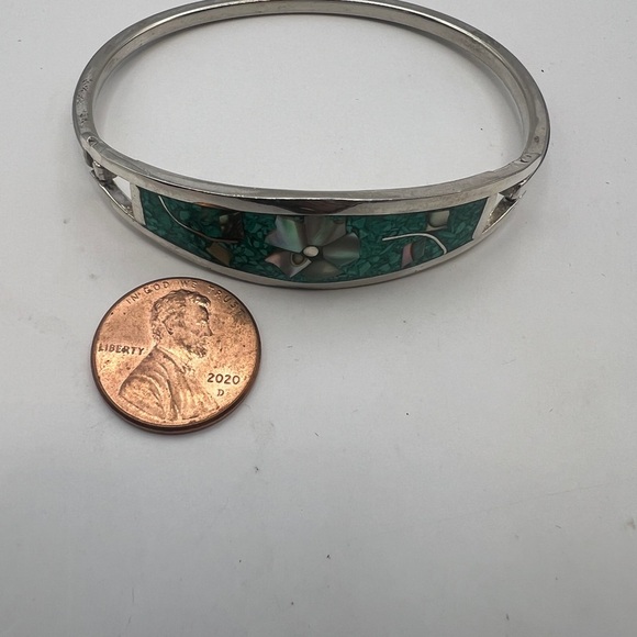 Taxco Mexico Mother of pearl Hinge Bracelet - Picture 6 of 8